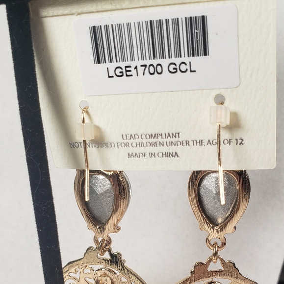 Mia Collection Earrings Crystal Gold Tone Dangle New On Card - Picture 5 of 5